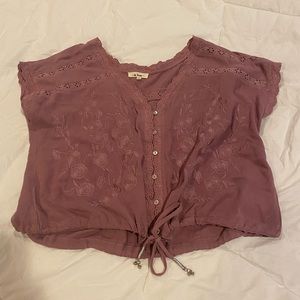 Tie bottom crop shirt